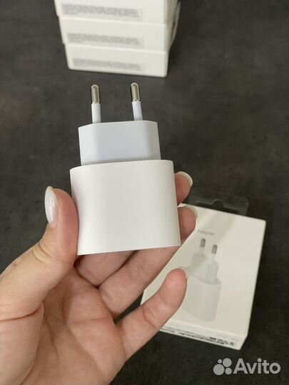 Блок питания для iPhone. Новый, оригинал. 20w