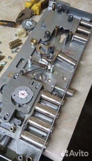 Вскрытие замков, вскрытие сейфов. Дверей