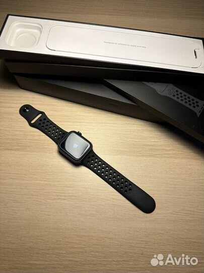 Apple watch se 44 nike