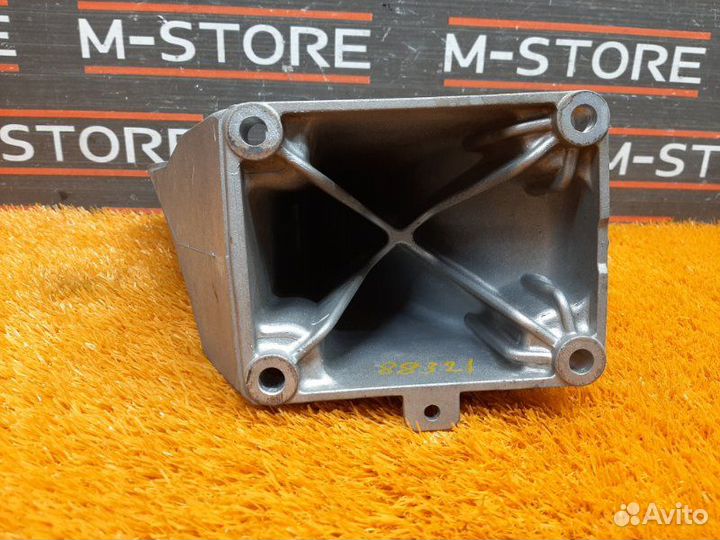 Кронштейн подушки двигателя правый Volkswagen