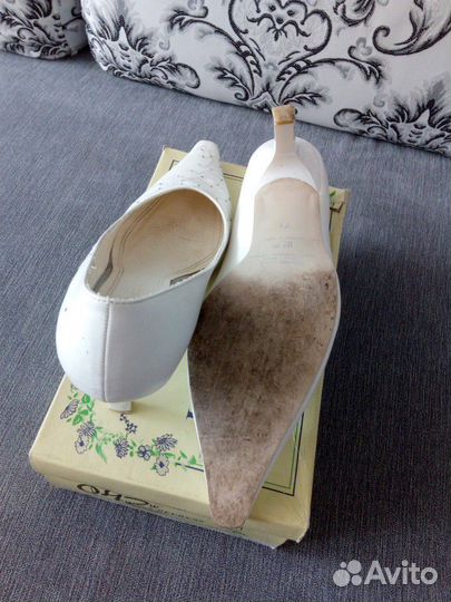 Туфли женские со стразами