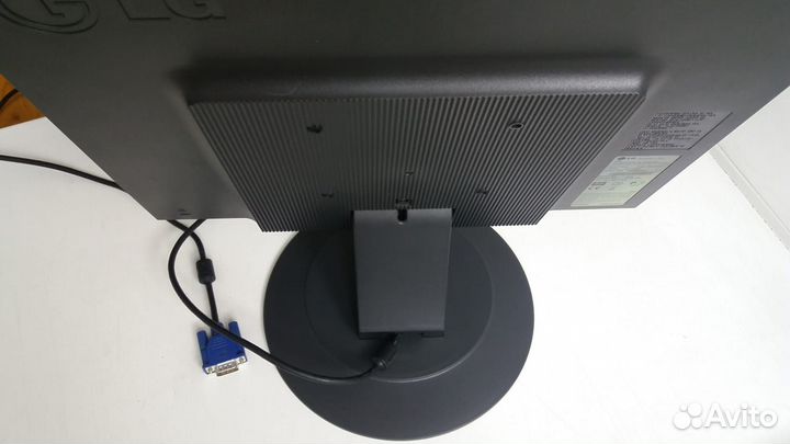 Монитор LG flatron L1750U