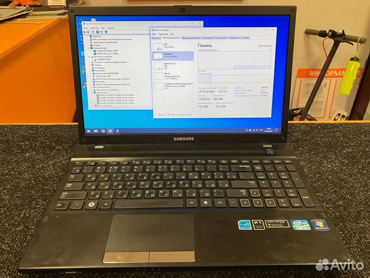 Ноутбук Samsung NP300V5A i5/8GB/GT520MX/256GB SSD