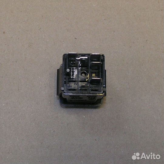 Выключатель кнопочный фары-искателя 24V