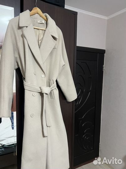 Пальто женское 42 44 бежевое