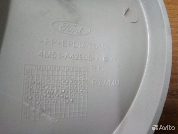 Обшивка багажника задняя правая Ford Focus 2