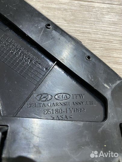 Наружний уголок двери KIA Ceed 861801y000
