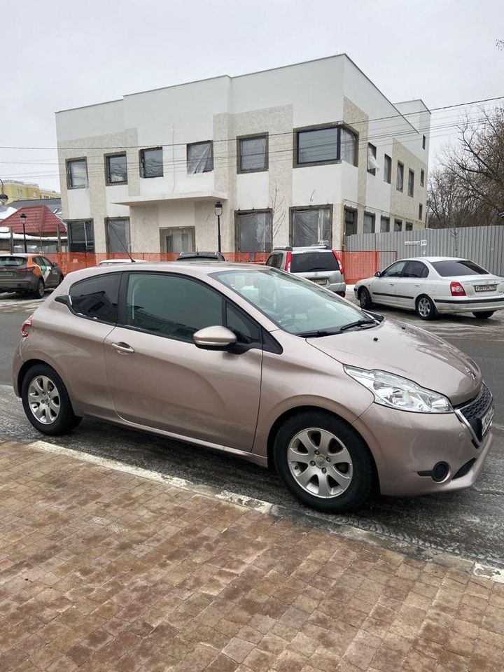 Peugeot 208: фото из отзыва