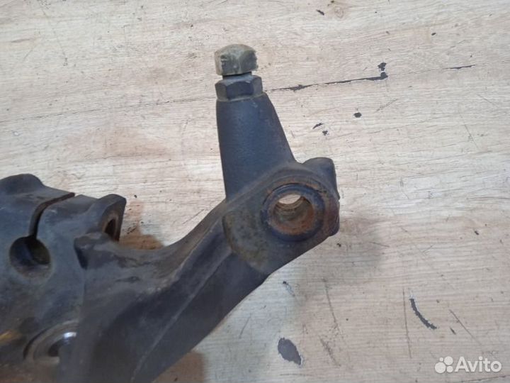 Кулак поворотный передний левый Nissan Teana J32