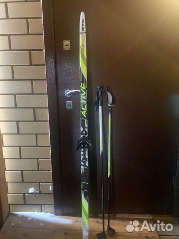 Беговые лыжи и ботинки 2 пары 33 и 35 размера