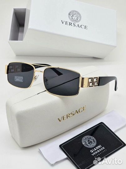 Солнцезащитные очки versace