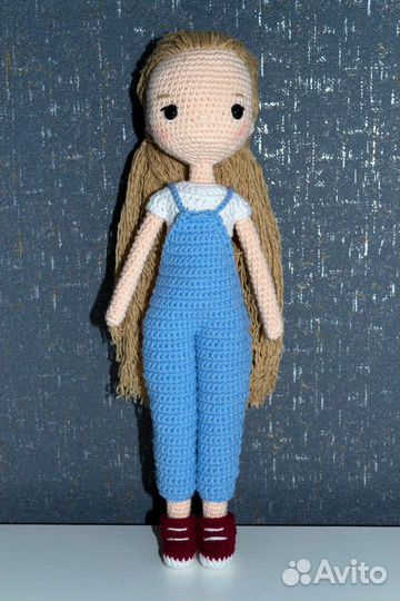 Вязаная кукла ручной работы