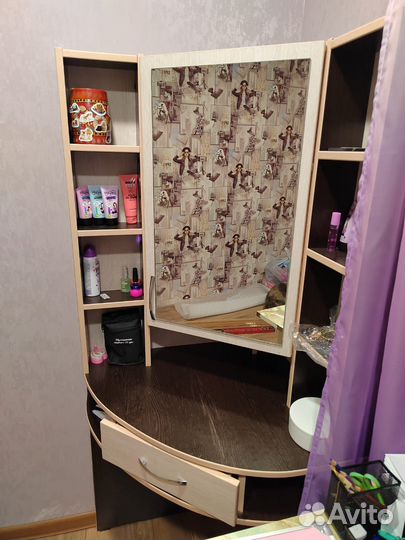 Туалетный столик угловой