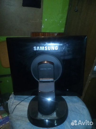 Монитор Samsung SyncMaster 960BG