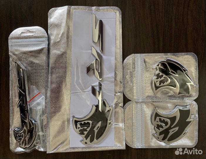 Шильдики Dodge Challenger Hellcat