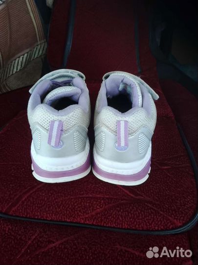 Продам кроссовки для девочки