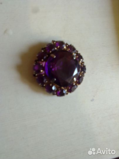 Старинная брошь