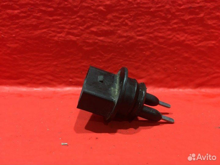 Датчик уровня в бачок омывателя Skoda Octavia A5