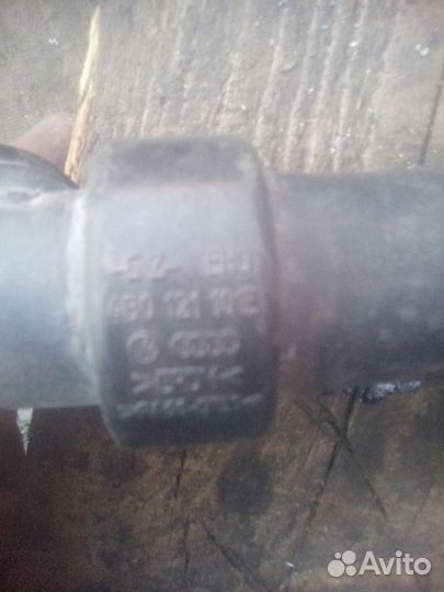 Патрубок системы охлаждения Passat B5 4B0121101E