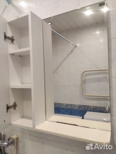 Полка бу с зеркалом в ванную (мойдодыр)