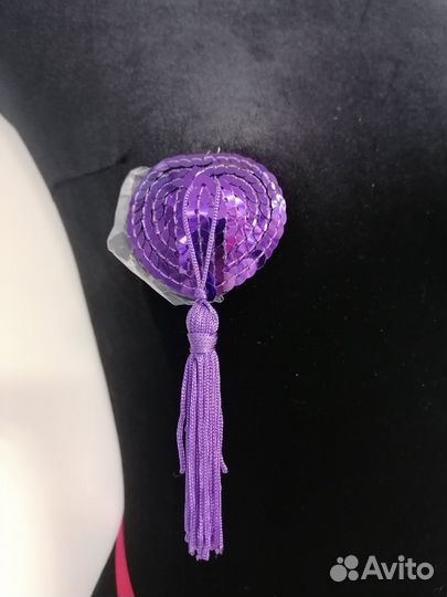 Пэстисы. Украшение на грудь