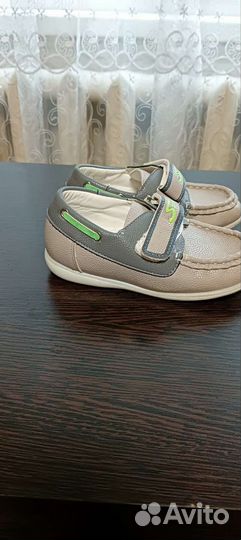 Продам детские туфли