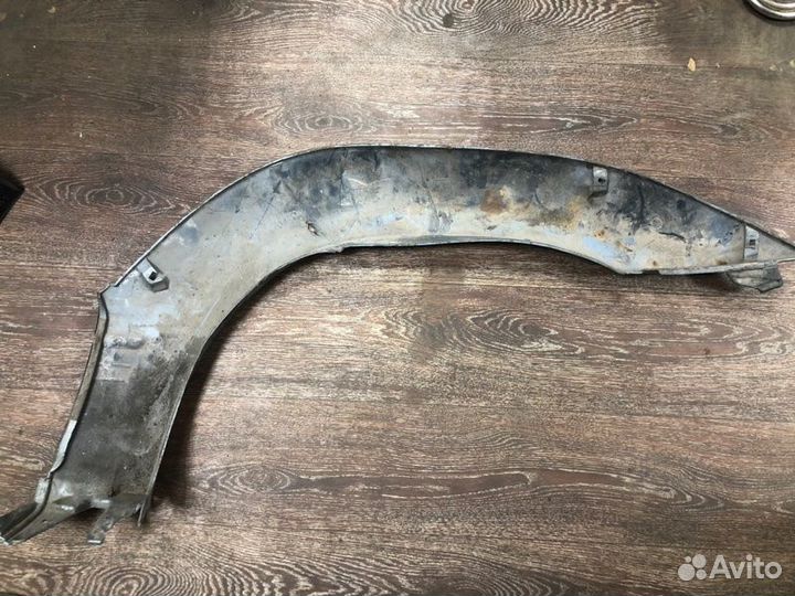 Накладка на крыло передняя левая Toyota Land