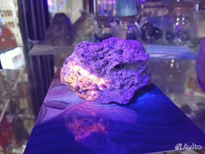 Гакманит в полевом шпате