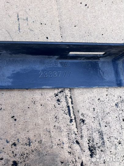 Кронштейн облицовки радиатора Scania 6 2333777