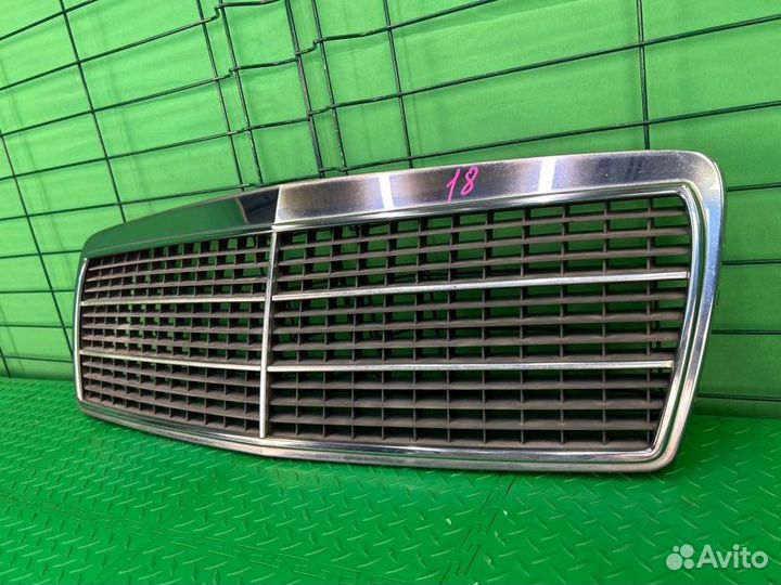 Решетка радиатора Mercedes-Benz E W210 M111.970
