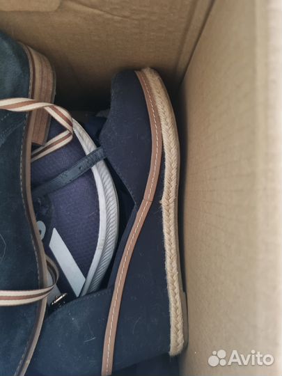 Продам обувь коробкой