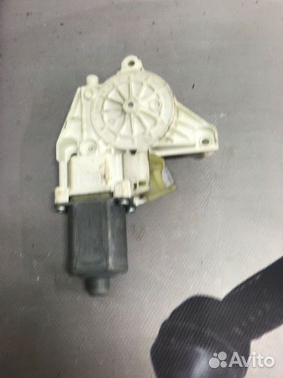 Мотор стеклоподъемника передний Mercedes-Benz