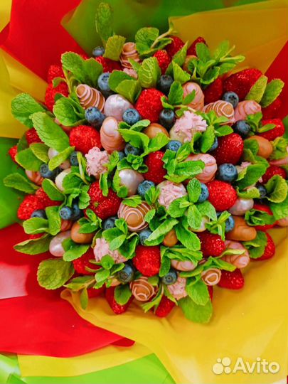 Клубника в шоколаде. Клубничные букеты