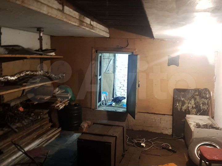 Гараж, > 30 м²