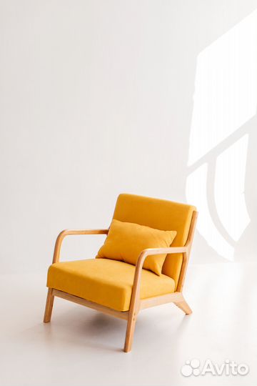 Кресло с мягкой спинкой и сидением