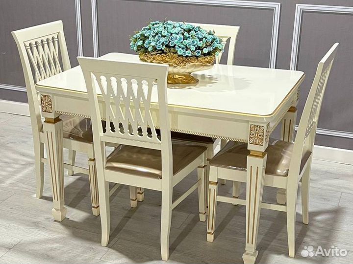 Стол и стулья 