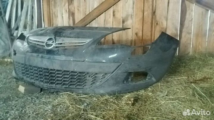Передний бампер на Opel Astra