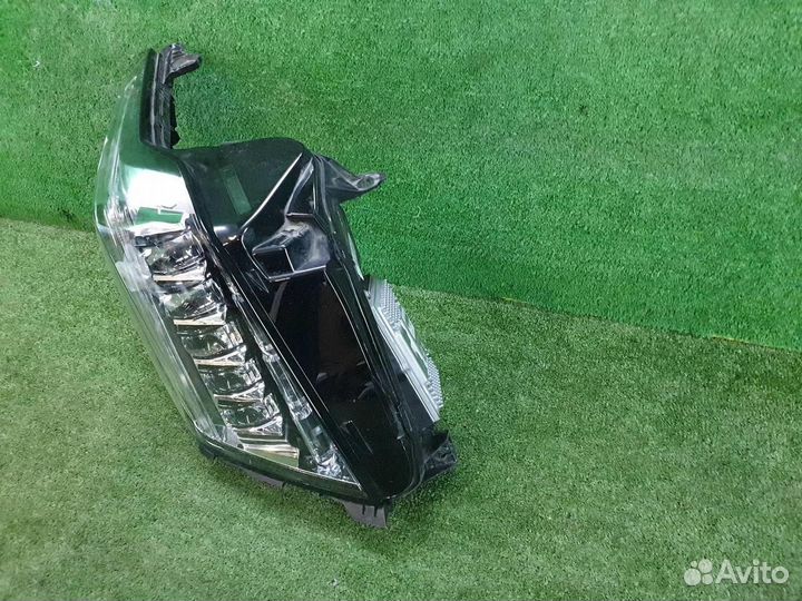 Фара правая Cadillac Escalade
