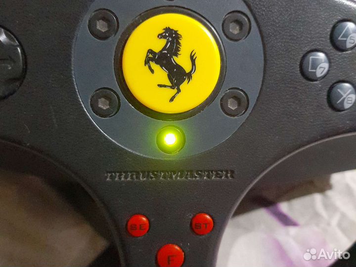 Игровой руль с педалями thrustmaster