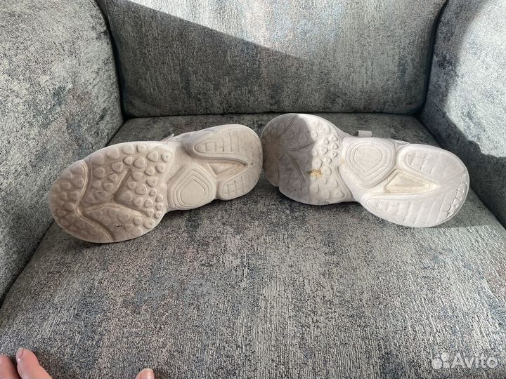 Кроссовки белые