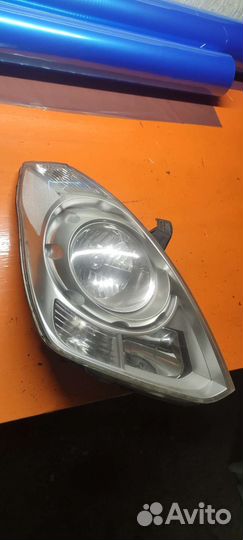 Фара Hyundai Grand Starex правая