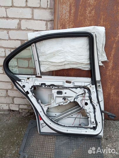 Задняя левая дверь BMW e39