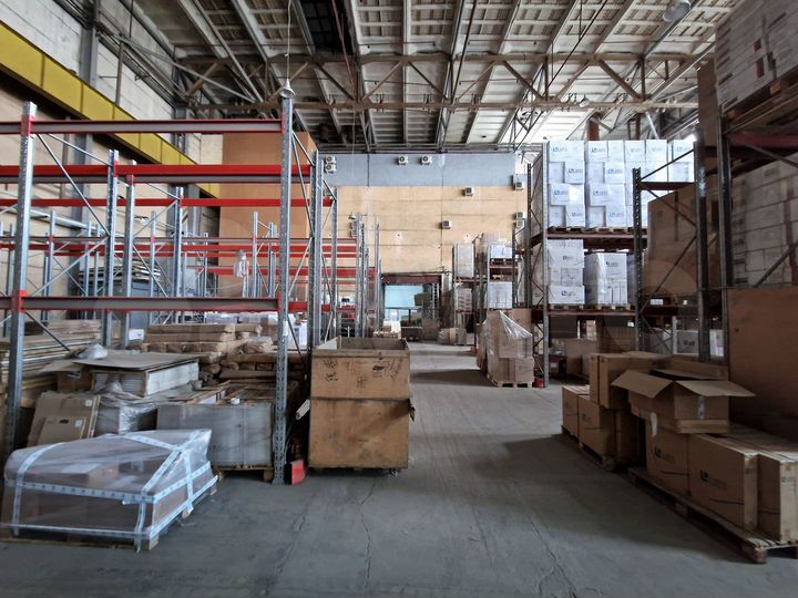 Склад 400 м². Высота - 19 м. Центр