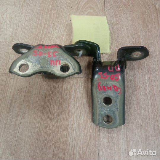 Петля двери передняя правая Toyota Camry 50 55