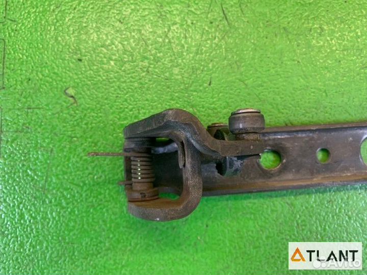 Ролик раздвижной двери задний левый toyota hiace R