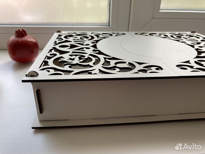 Деревянная шкатулка