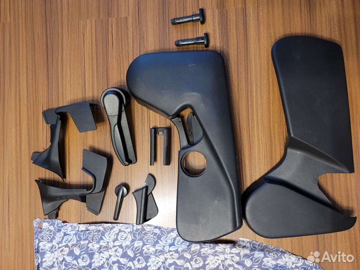 Пластик водительского сиденья Nissan