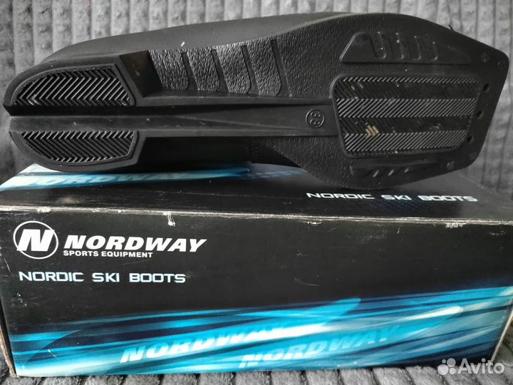 Лыжные ботинки