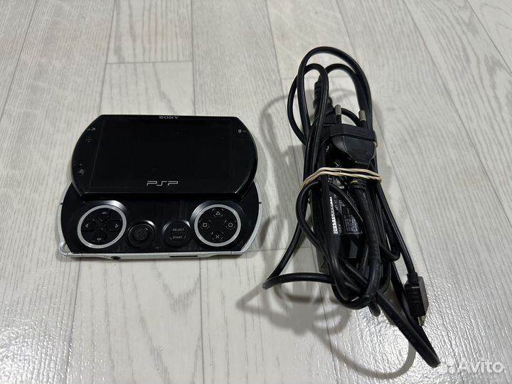 Sony PSP GO прошитая + игры