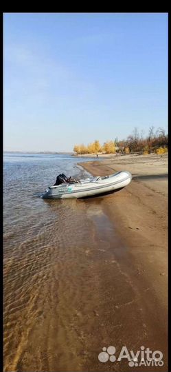 Лодка с мотором